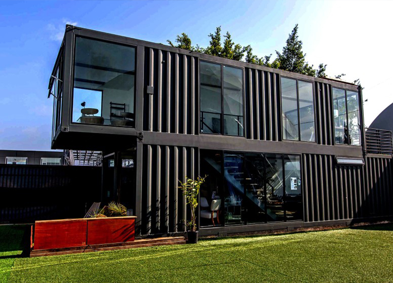 Affordable-Shipping-Container-House-Assembled-in-48-hours-in-Downtown-Los-Angeles-9